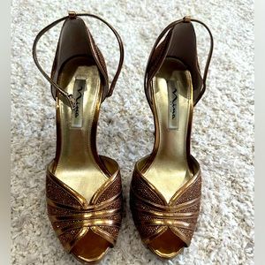 Nina size 9 bronze/copper gold shimmer peep toe pumps-EUC